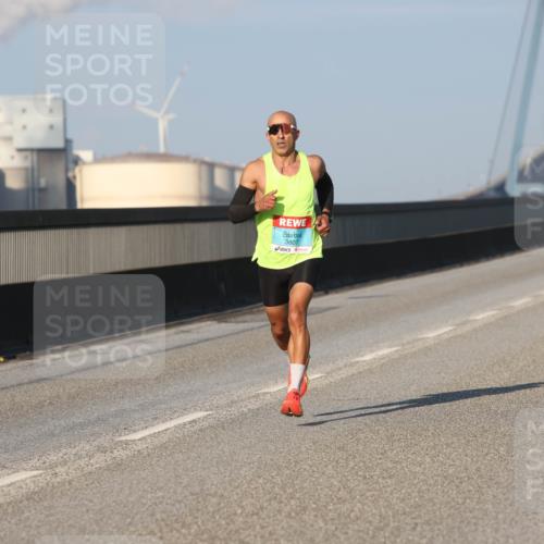 03.10.2025 - Köhlbrandbrückenlauf Lena Gebhardt http://msf.ph/oto/9097808 03.10.2025 09:34:03 Position 2 3807 meine-sportfotos.de