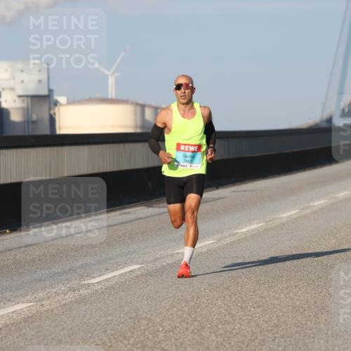 03.10.2025 - Köhlbrandbrückenlauf Lena Gebhardt http://msf.ph/oto/9097833 03.10.2025 09:34:03 Position 2 3807 meine-sportfotos.de