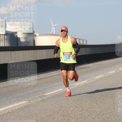 03.10.2025 - Köhlbrandbrückenlauf Lena Gebhardt http://msf.ph/oto/9097845 03.10.2025 09:34:04 Position 2 3807 meine-sportfotos.de
