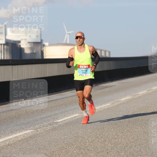 03.10.2025 - Köhlbrandbrückenlauf Lena Gebhardt http://msf.ph/oto/9097858 03.10.2025 09:34:04 Position 2 3807 meine-sportfotos.de