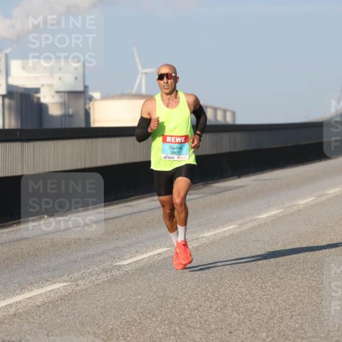 03.10.2025 - Köhlbrandbrückenlauf Lena Gebhardt http://msf.ph/oto/9097872 03.10.2025 09:34:04 Position 2 3807 meine-sportfotos.de