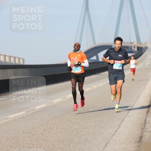 03.10.2025 - Köhlbrandbrückenlauf Lena Gebhardt http://msf.ph/oto/9098233 03.10.2025 09:34:22 Position 2 3714, 3760 meine-sportfotos.de