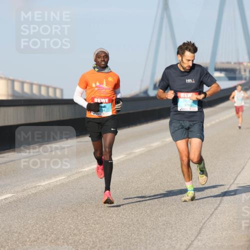03.10.2025 - Köhlbrandbrückenlauf Lena Gebhardt http://msf.ph/oto/9098309 03.10.2025 09:34:24 Position 2 3760 meine-sportfotos.de