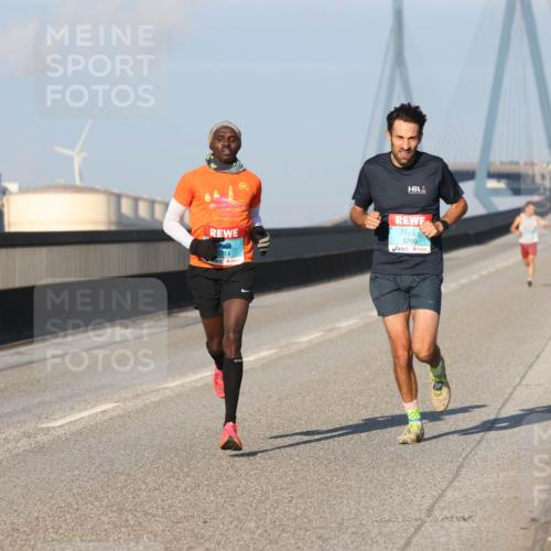 03.10.2025 - Köhlbrandbrückenlauf Lena Gebhardt http://msf.ph/oto/9098347 03.10.2025 09:34:24 Position 2  meine-sportfotos.de