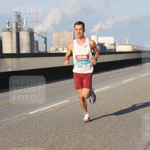 03.10.2025 - Köhlbrandbrückenlauf Lena Gebhardt http://msf.ph/oto/9098653 03.10.2025 09:34:39 Position 2 1013 meine-sportfotos.de