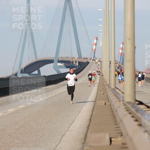 03.10.2025 - Köhlbrandbrückenlauf Lena Gebhardt http://msf.ph/oto/9098747 03.10.2025 09:34:59 Position 2  meine-sportfotos.de