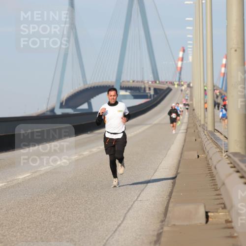 03.10.2025 - Köhlbrandbrückenlauf Lena Gebhardt http://msf.ph/oto/9098854 03.10.2025 09:35:04 Position 2  meine-sportfotos.de