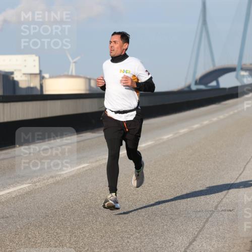 03.10.2025 - Köhlbrandbrückenlauf Lena Gebhardt http://msf.ph/oto/9099026 03.10.2025 09:35:09 Position 2  meine-sportfotos.de