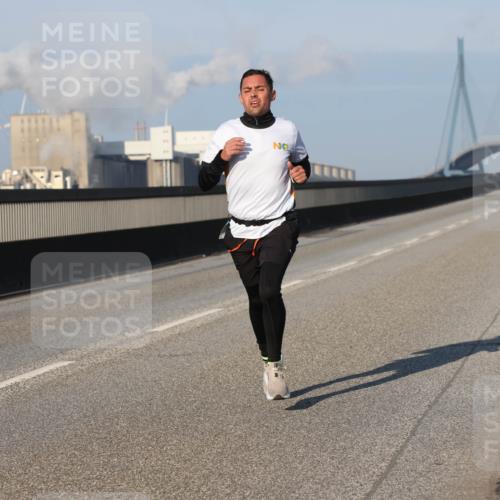 03.10.2025 - Köhlbrandbrückenlauf Lena Gebhardt http://msf.ph/oto/9099078 03.10.2025 09:35:10 Position 2  meine-sportfotos.de