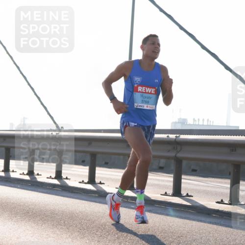 03.10.2025 - Köhlbrandbrückenlauf Strokosch-Dieckow http://msf.ph/oto/9099769 03.10.2025 09:15:29 Position 1 3769 meine-sportfotos.de