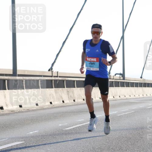 03.10.2025 - Köhlbrandbrückenlauf Strokosch-Dieckow http://msf.ph/oto/9099800 03.10.2025 09:16:16 Position 1 3247 meine-sportfotos.de