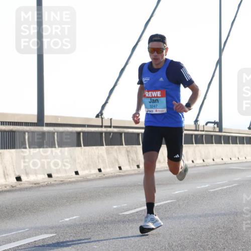 03.10.2025 - Köhlbrandbrückenlauf Strokosch-Dieckow http://msf.ph/oto/9099816 03.10.2025 09:16:16 Position 1 3247 meine-sportfotos.de