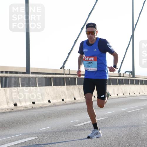 03.10.2025 - Köhlbrandbrückenlauf Strokosch-Dieckow http://msf.ph/oto/9099822 03.10.2025 09:16:16 Position 1 3247 meine-sportfotos.de