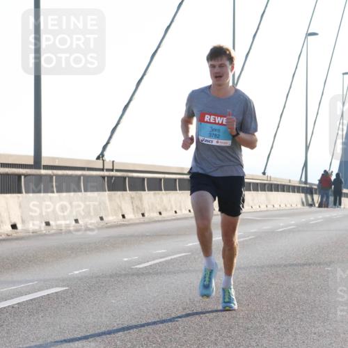 03.10.2025 - Köhlbrandbrückenlauf Strokosch-Dieckow http://msf.ph/oto/9099874 03.10.2025 09:16:47 Position 1 3782 meine-sportfotos.de