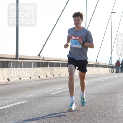 03.10.2025 - Köhlbrandbrückenlauf Strokosch-Dieckow http://msf.ph/oto/9099882 03.10.2025 09:16:47 Position 1 3782 meine-sportfotos.de