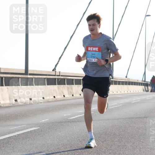 03.10.2025 - Köhlbrandbrückenlauf Strokosch-Dieckow http://msf.ph/oto/9099894 03.10.2025 09:16:47 Position 1 3782 meine-sportfotos.de