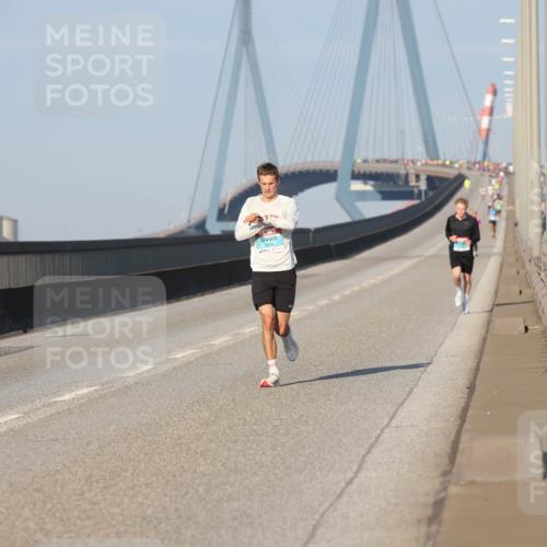 03.10.2025 - Köhlbrandbrückenlauf Lena Gebhardt http://msf.ph/oto/9099901 03.10.2025 09:35:47 Position 2 411 meine-sportfotos.de