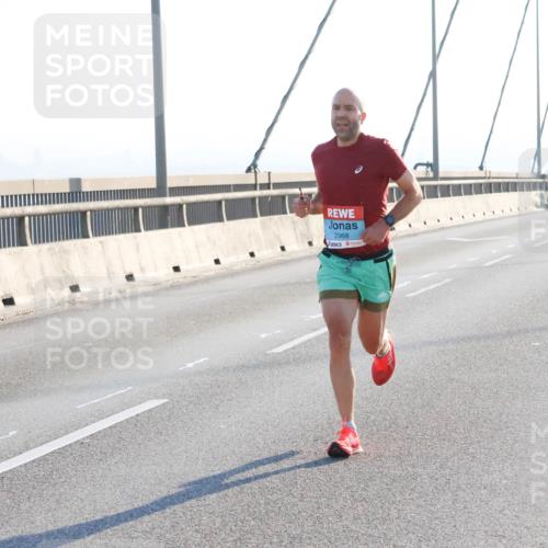 03.10.2025 - Köhlbrandbrückenlauf Strokosch-Dieckow http://msf.ph/oto/9099972 03.10.2025 09:17:27 Position 1 2968 meine-sportfotos.de