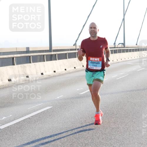 03.10.2025 - Köhlbrandbrückenlauf Strokosch-Dieckow http://msf.ph/oto/9099993 03.10.2025 09:17:27 Position 1 2968 meine-sportfotos.de