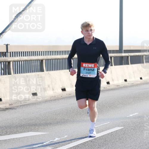 03.10.2025 - Köhlbrandbrückenlauf Strokosch-Dieckow http://msf.ph/oto/9100008 03.10.2025 09:18:00 Position 1 3127 meine-sportfotos.de
