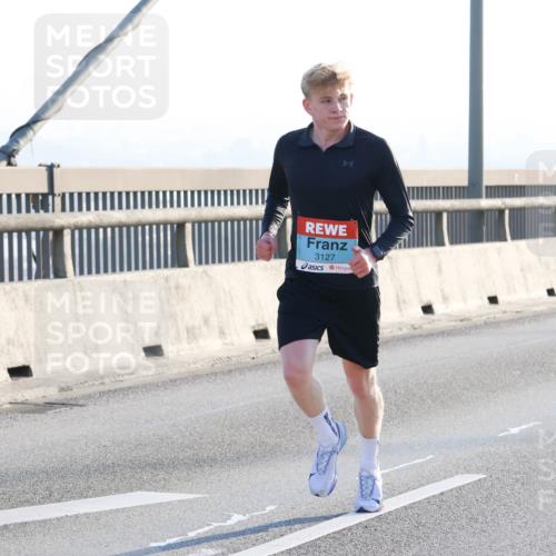 03.10.2025 - Köhlbrandbrückenlauf Strokosch-Dieckow http://msf.ph/oto/9100015 03.10.2025 09:18:00 Position 1 3127 meine-sportfotos.de