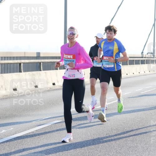 03.10.2025 - Köhlbrandbrückenlauf Strokosch-Dieckow http://msf.ph/oto/9100099 03.10.2025 09:18:14 Position 1 1062, 3304, 3209 meine-sportfotos.de