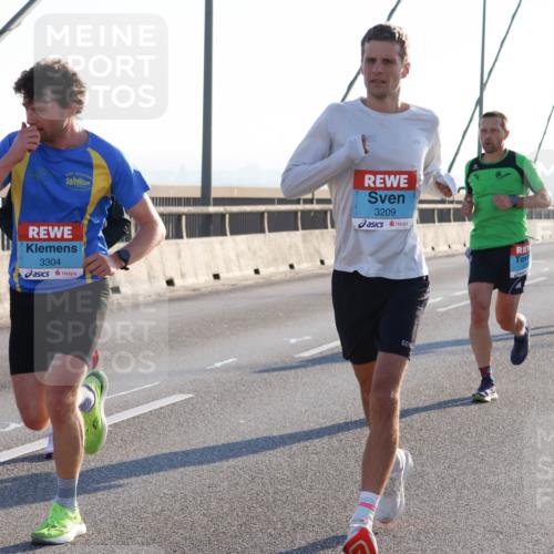 03.10.2025 - Köhlbrandbrückenlauf Strokosch-Dieckow http://msf.ph/oto/9100129 03.10.2025 09:18:16 Position 1 3304, 3209 meine-sportfotos.de