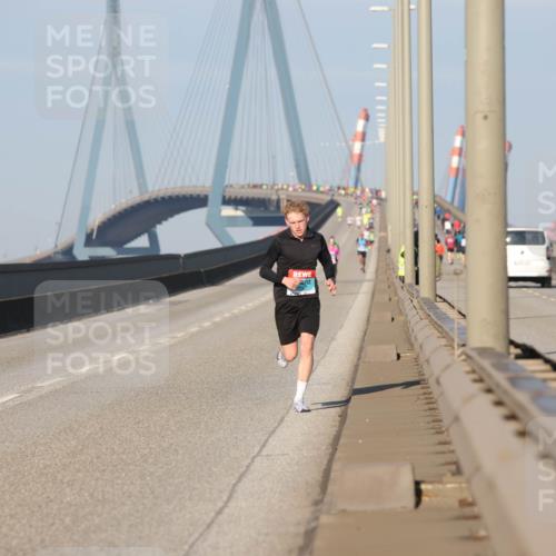 03.10.2025 - Köhlbrandbrückenlauf Lena Gebhardt http://msf.ph/oto/9100188 03.10.2025 09:35:54 Position 2  meine-sportfotos.de
