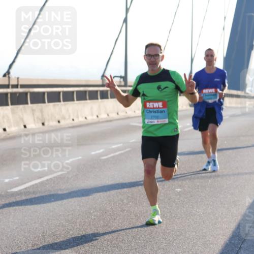 03.10.2025 - Köhlbrandbrückenlauf Strokosch-Dieckow http://msf.ph/oto/9100235 03.10.2025 09:18:30 Position 1 2702 meine-sportfotos.de