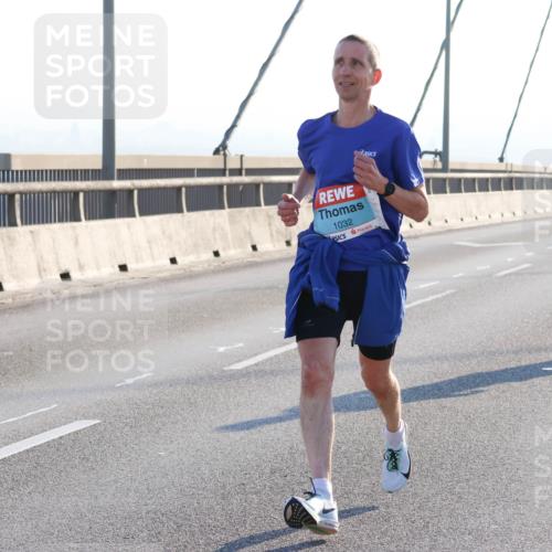 03.10.2025 - Köhlbrandbrückenlauf Strokosch-Dieckow http://msf.ph/oto/9100266 03.10.2025 09:18:32 Position 1 1032 meine-sportfotos.de