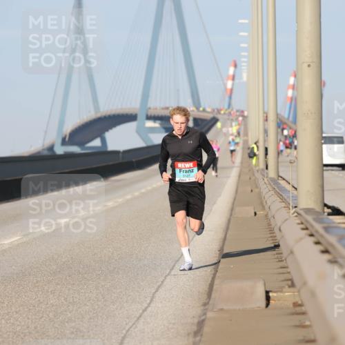 03.10.2025 - Köhlbrandbrückenlauf Lena Gebhardt http://msf.ph/oto/9100277 03.10.2025 09:35:56 Position 2  meine-sportfotos.de