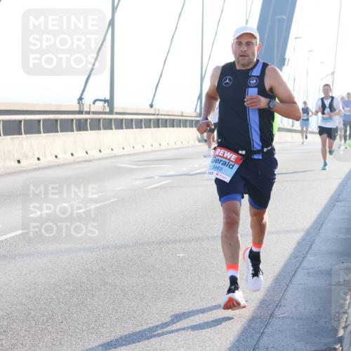 03.10.2025 - Köhlbrandbrückenlauf Strokosch-Dieckow http://msf.ph/oto/9100297 03.10.2025 09:18:34 Position 1 3463 meine-sportfotos.de