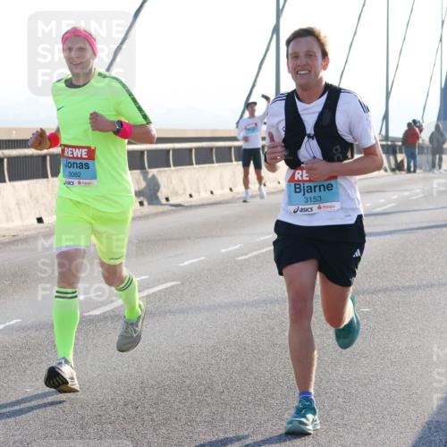 03.10.2025 - Köhlbrandbrückenlauf Strokosch-Dieckow http://msf.ph/oto/9100363 03.10.2025 09:18:41 Position 1 3082, 3153 meine-sportfotos.de