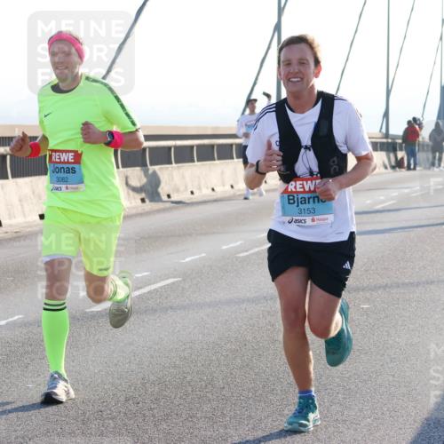 03.10.2025 - Köhlbrandbrückenlauf Strokosch-Dieckow http://msf.ph/oto/9100369 03.10.2025 09:18:41 Position 1 3082, 3153 meine-sportfotos.de