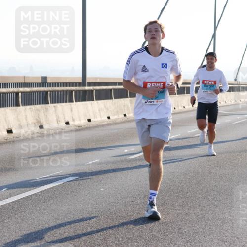 03.10.2025 - Köhlbrandbrückenlauf Strokosch-Dieckow http://msf.ph/oto/9100432 03.10.2025 09:18:48 Position 1 54, 2176 meine-sportfotos.de