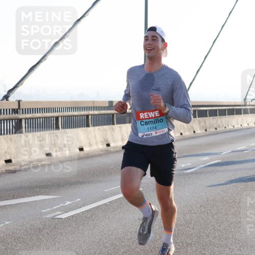 03.10.2025 - Köhlbrandbrückenlauf Strokosch-Dieckow http://msf.ph/oto/9100530 03.10.2025 09:18:52 Position 1 1174 meine-sportfotos.de