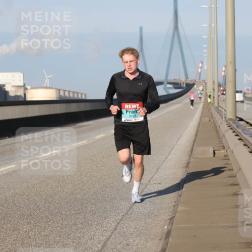 03.10.2025 - Köhlbrandbrückenlauf Lena Gebhardt http://msf.ph/oto/9100543 03.10.2025 09:36:00 Position 2 30, 3127 meine-sportfotos.de