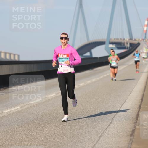 03.10.2025 - Köhlbrandbrückenlauf Lena Gebhardt http://msf.ph/oto/9100725 03.10.2025 09:36:21 Position 2 3203 meine-sportfotos.de