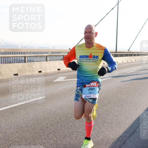 03.10.2025 - Köhlbrandbrückenlauf Strokosch-Dieckow http://msf.ph/oto/9100733 03.10.2025 09:19:47 Position 1 2, 112, 26, 2, 3610 meine-sportfotos.de