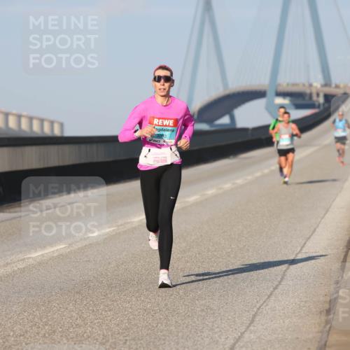 03.10.2025 - Köhlbrandbrückenlauf Lena Gebhardt http://msf.ph/oto/9100741 03.10.2025 09:36:21 Position 2 3203 meine-sportfotos.de