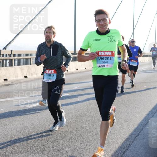 03.10.2025 - Köhlbrandbrückenlauf Strokosch-Dieckow http://msf.ph/oto/9100760 03.10.2025 09:19:54 Position 1 3262, 1184 meine-sportfotos.de