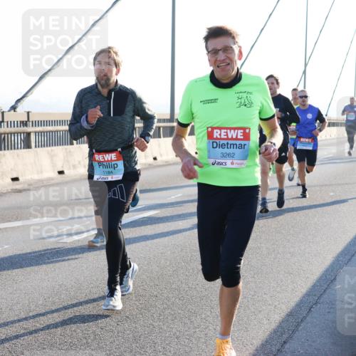 03.10.2025 - Köhlbrandbrückenlauf Strokosch-Dieckow http://msf.ph/oto/9100765 03.10.2025 09:19:54 Position 1 1184, 3262 meine-sportfotos.de