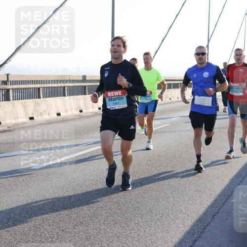 03.10.2025 - Köhlbrandbrückenlauf Strokosch-Dieckow http://msf.ph/oto/9100778 03.10.2025 09:19:55 Position 1 1061 meine-sportfotos.de