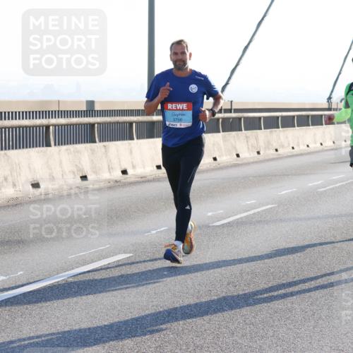 03.10.2025 - Köhlbrandbrückenlauf Strokosch-Dieckow http://msf.ph/oto/9100843 03.10.2025 09:19:59 Position 1 3756, 2705, 3609 meine-sportfotos.de