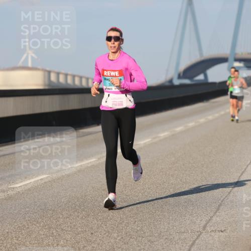 03.10.2025 - Köhlbrandbrückenlauf Lena Gebhardt http://msf.ph/oto/9100853 03.10.2025 09:36:22 Position 2 320 meine-sportfotos.de