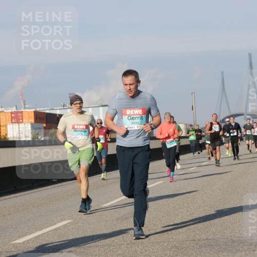 03.10.2025 - Köhlbrandbrückenlauf Jannik Wohlers http://msf.ph/oto/9100874 03.10.2025 09:48:43 Position 3 1776, 3404 meine-sportfotos.de