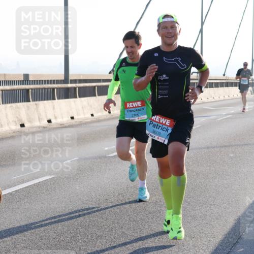 03.10.2025 - Köhlbrandbrückenlauf Strokosch-Dieckow http://msf.ph/oto/9100878 03.10.2025 09:20:00 Position 1 3756, 2705, 3609 meine-sportfotos.de