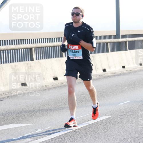 03.10.2025 - Köhlbrandbrückenlauf Strokosch-Dieckow http://msf.ph/oto/9100912 03.10.2025 09:20:06 Position 1 1085 meine-sportfotos.de