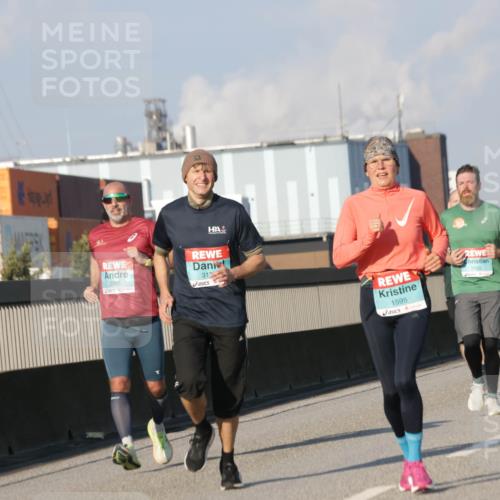 03.10.2025 - Köhlbrandbrückenlauf Jannik Wohlers http://msf.ph/oto/9100914 03.10.2025 09:48:45 Position 3 2995, 313, 1595, 1105 meine-sportfotos.de