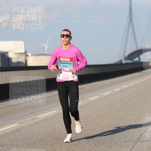 03.10.2025 - Köhlbrandbrückenlauf Lena Gebhardt http://msf.ph/oto/9100936 03.10.2025 09:36:23 Position 2 3203 meine-sportfotos.de